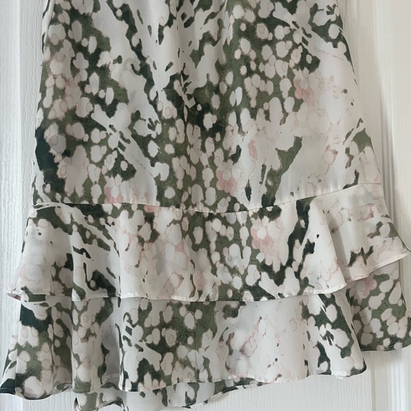 Massimo blouse size Small double ruffle bottom, floral, sleeveless - Picture 9 of 10